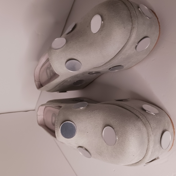 Chic Gray Platform Mules with Silver Accents - Picture 3 of 5